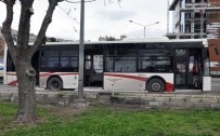 BELEDIYE OTOBÜSÜ - İzmir'de Otobüste Bomba Paniği