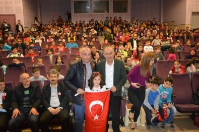 Kartepe Bilgi Evi Öğrencileri İstiklal Marşı'nın Kabulünü Kutladı