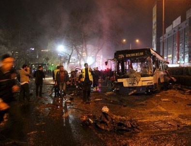 Kahraman şoför yaralı halde yolculara yardım etmiş