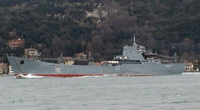 Rus Savaş Gemisi İstanbul Boğazı'ndan Geçti