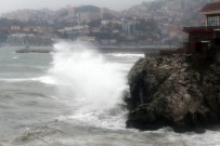 ŞİDDETLİ FIRTINA - Zonguldak'ta Şiddetli Fırtına