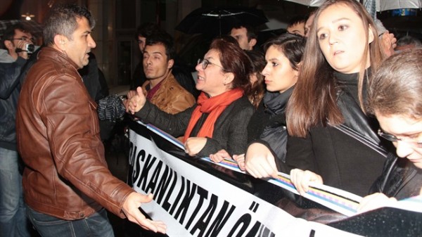 Polisten CHP'li vekile: Konuştuğunuzun arkasında durun