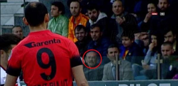 Umut Bulut babasına son kez böyle bakmış...