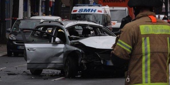 Almanya'da bomba yüklü araç patlatıldı