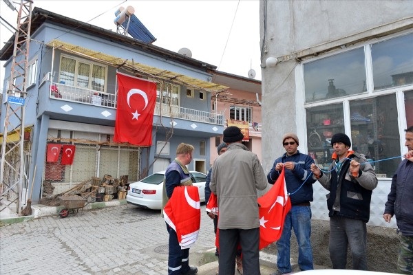 Umut Bulut baba evinde taziyeleri kabul etti