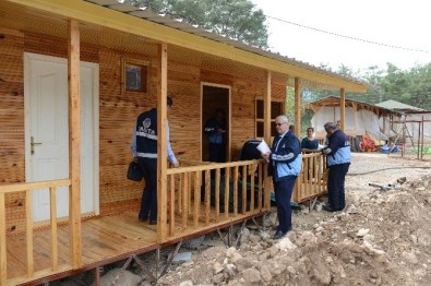 Adrasan'da Kaçak Yapılar Mühürlendi