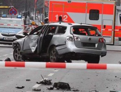 Almanya'da bomba yüklü araç patlatıldı