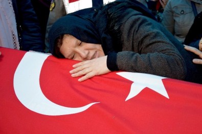 Ankara'daki Patlamada Hayatını Kaybeden Elif Gizem Akkaya Memleketi Giresun'da Toprağa Verildi