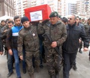 DİYARBAKIR EMNİYET MÜDÜRÜ - Eşi, Şehit Polisi Kamuflajıyla Uğurladı