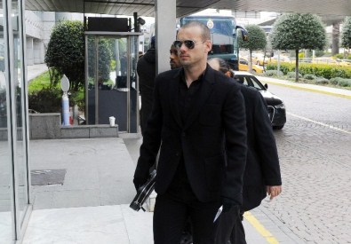 Umut Bulut baba evinde taziyeleri kabul etti