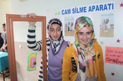 Liseli Öğrenciler Projelerini Sergiledi