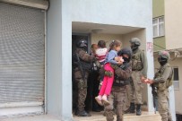 Nusaybin'de 5 Kişilik Bir Aile Güvenli Bölgeye Tahliye Edildi