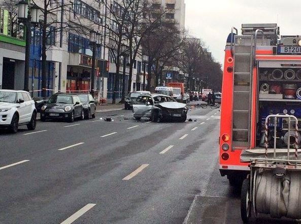 Almanya'da bomba yüklü araç patlatıldı