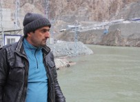 ÇORUH - Çoruh'a Atlayan Kızını Her Gün Nehir Kenarına Giderek Arıyor