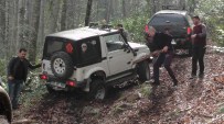 GÜZELDERE ŞELALESİ - Düzceli Offroadcular Zorlu Etaplarda Jeeplerini Denediler