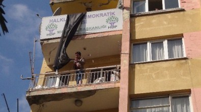 HDP Binasındaki Siyah Bez Parçası İndirildi