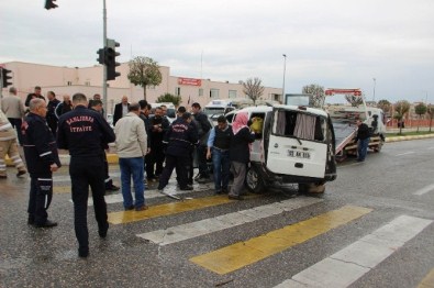 Şanlıurfa'da Trafik Kazası Açıklaması 5 Yaralı