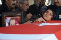 Şehit Cenazesinde Kürtçe Ağıtlar Yakıldı