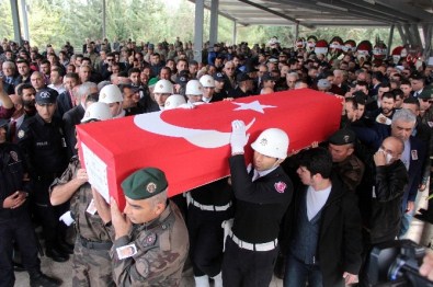 Şehit Özel Harekat Polisi Son Yolculuğuna Uğurlandı