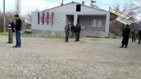 POLİS ARACI - Şehit Polisin Baba Ocağına Ateş Düştü