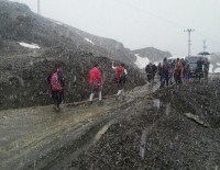 DURANKAYA - Şiddetli Yağışlar Belde Yolunu İkiye Böldü