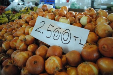 Soğanın Fiyatı Cep Yakıyor