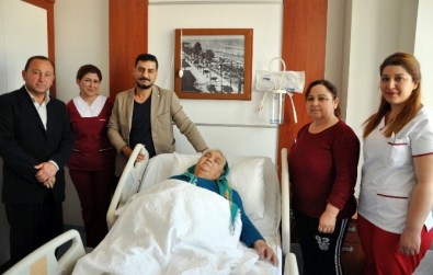 Yaşlı Kadın, Uyutulmadan Yapılan Ameliyat İle Sağlığına Kavuştu