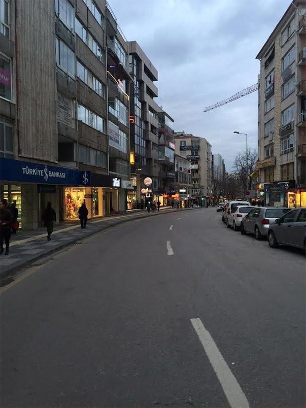 Söylenti, koca caddeyi boşalttı!