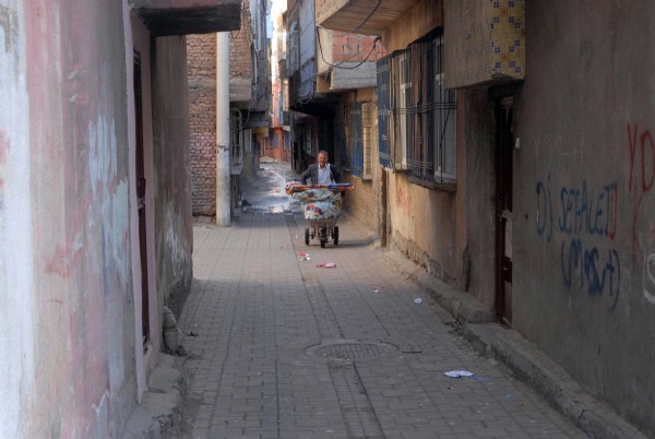 Sur'un ardından Bağlar'da da göç dalgası başladı