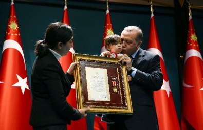 Cumhurbaşkanlığı Külliyesi'nde Devlet Övünç Madalyası Tevcih Töreni