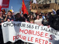 BABAM İÇİN - Fransa'da Memurlar Sokağa İndi