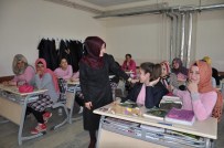 KAN DAVASı - Kız Öğrencilere 'Çocuk Yaşta Evliliğin Zararları' Anlatıldı