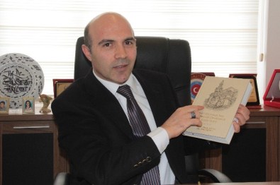 Prof. Dr. Ali Murat Aktemur, 'Bakü'deki Avrupa Tarzı Sivil Mimarlık Örneklerinde Cephe Düzeni' Adlı Kitabını Çıkardı
