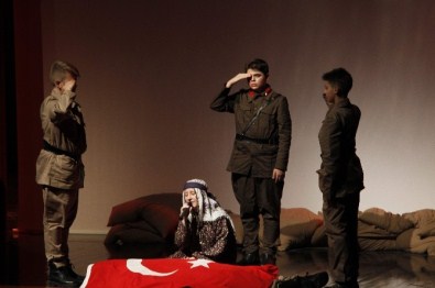 Şehit Barış Öztürk Ortaokulu'ndan Çanakkale Şehitlerini Anma Programı