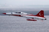 TÜRK YILDIZLARI - Türk Yıldızları Şehitlerin İsmini Uçaklara Yazdı