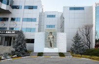 GOLF - Beylikdüzü Belediye Binası Önüne Yeni Atatürk Anıtı