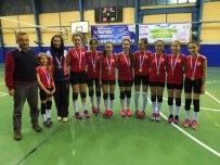 EROL DÜBEK - Bilecik'te Küçük Kızlar Kulüplü Voleybol İl Birincisi Gençlik Spor Kulübü Oldu