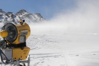 KAYAK SEZONU - Erciyes'te Kayak Sezonu Devam Ediyor