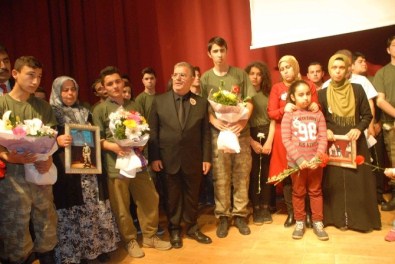 Fethiye'de Çanakkale'den Dağlıca'ya Oyunu Ağlattı