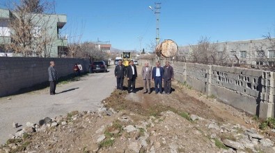 Kahta İlçesinde Yol Yapım Çalışmaları Devam Ediyor