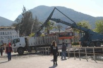 TURİZM SEZONU - Limandan Tonlarca Çamur Çıkartılıyor