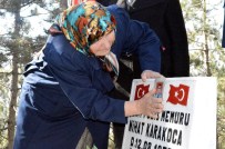 ÇANAKKALE ŞEHITLERI - Şehit Annesi, Mezar Taşının Üzerinde Oğlunun Fotoğrafını Sevdi