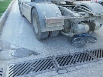 HAYDAR ALİYEV - Tır'ın Altında Kalan 2 Çocuk Öldü