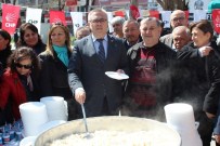 ŞEHİT AİLELERİ DERNEĞİ - Uşak CHP, Çanakkale Zaferi'ni Pilav Ve Ayran Dağıtarak Kutladı