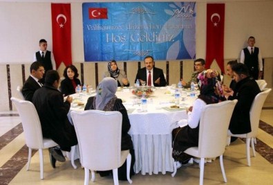 Vali Canbolat Şehit Aileleriyle Yemekte Bir Araya Geldi