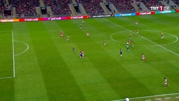 Hırvat hakem maçı katletti