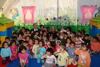 JOHN BASS - ABD Ülke Güvenliği Bakanı Johnson İle Vali Büyük, Suriyelileri Ziyaret Etti