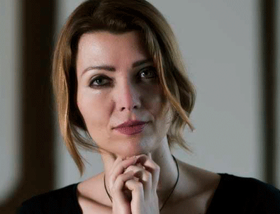 Elif Şafak yine Türkiye'yi şikayet etti