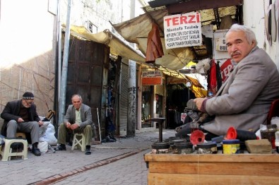 En Eski Çarşıda 40 Yıldır Tamircilik Yapıyor