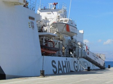 NATO'dan Ege'de İlk Mülteci Operasyonu